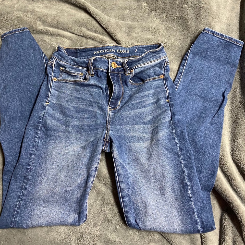 Light Wash American Eagle Skinny Jeans SZ 4